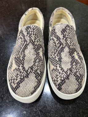 Steve Madden Snake Print Slip-On Flats in Beige and Black